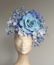 Load image into Gallery viewer, Blue and white
